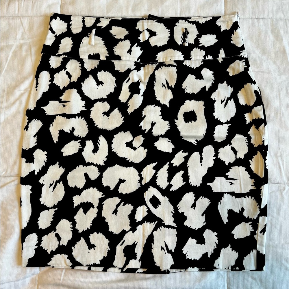 Black and white skirt, size small